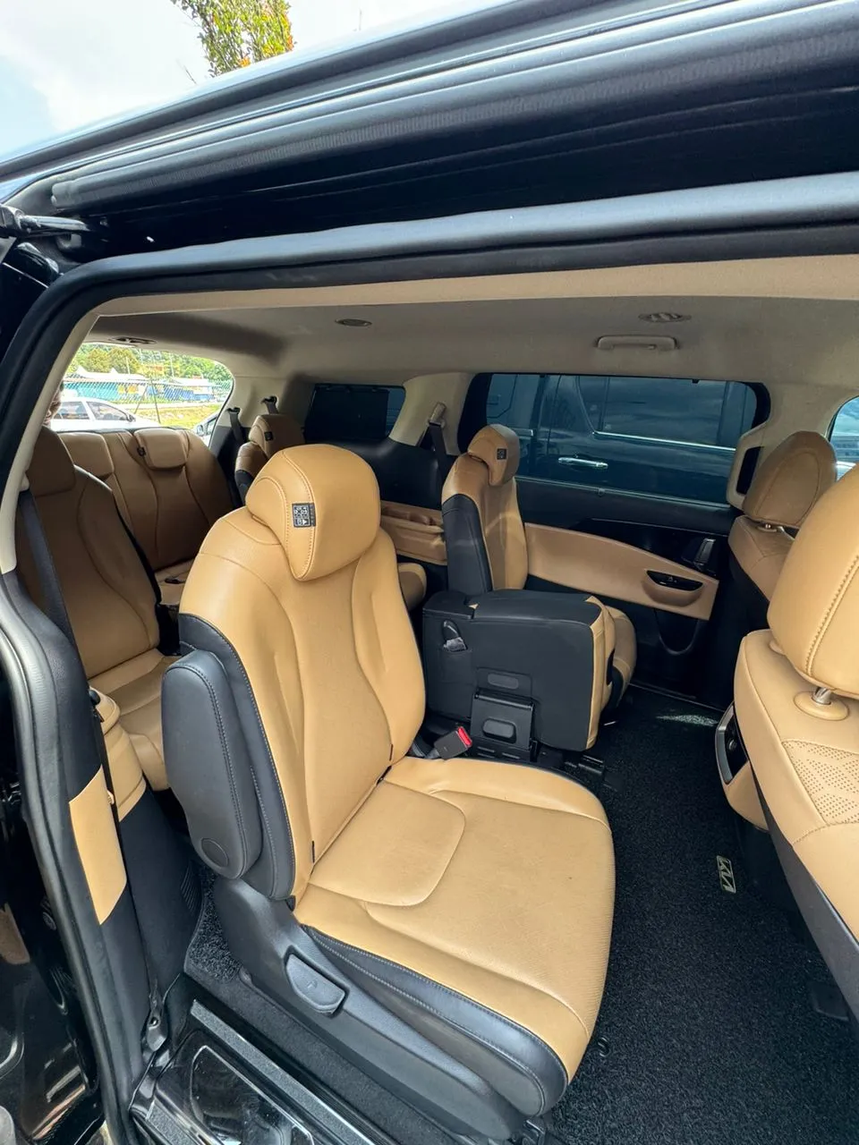 Kia Carnival For Rent