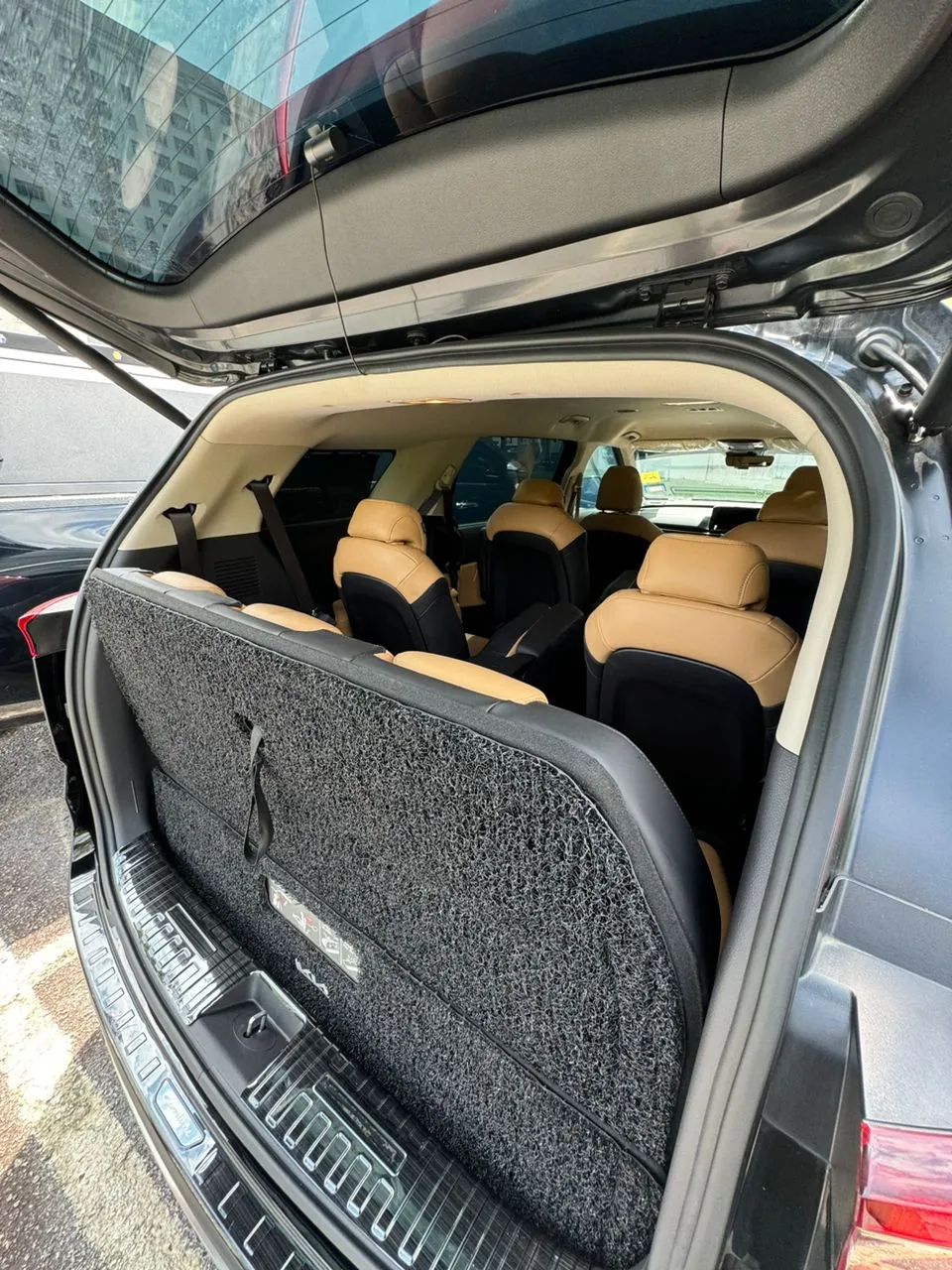 Kia Carnival For Rent