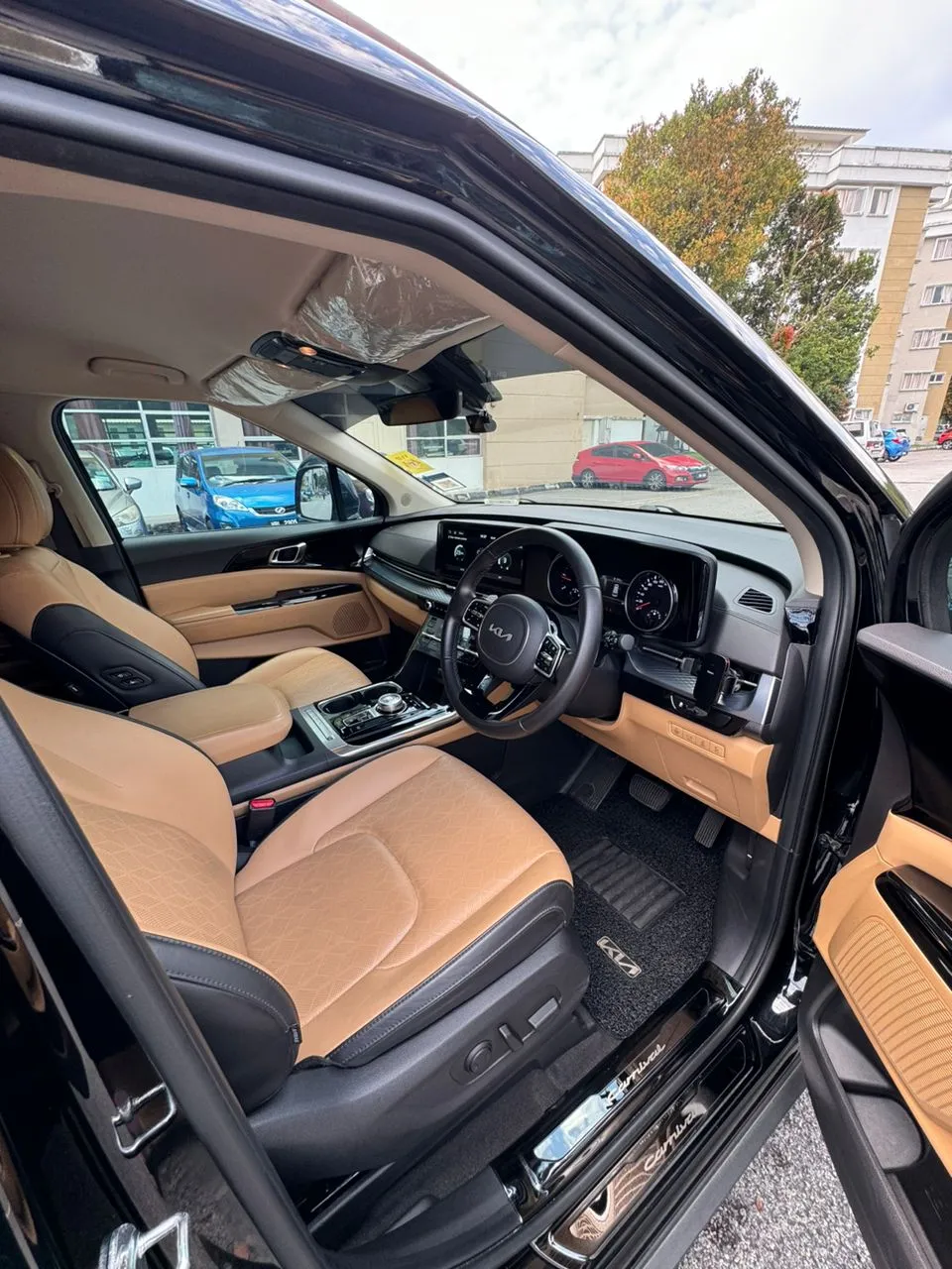 Kia Carnival For Rent