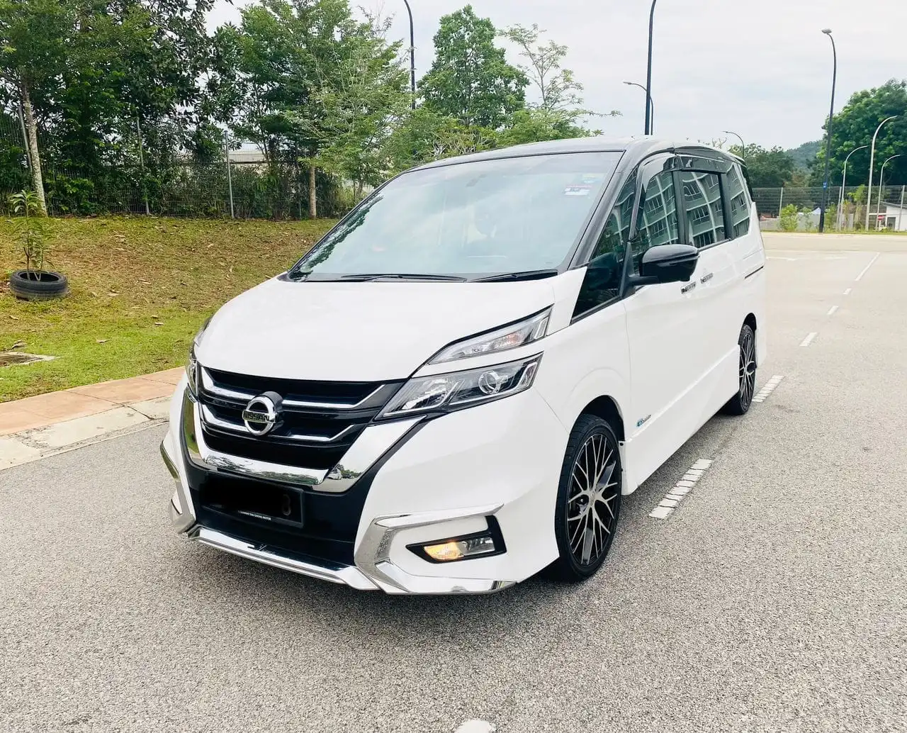 Nissan Serena For Rent