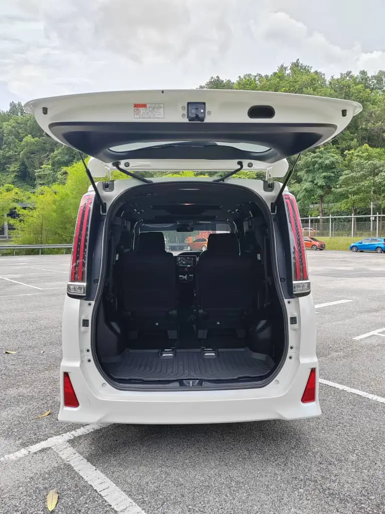 7 Seater MPV for Rent