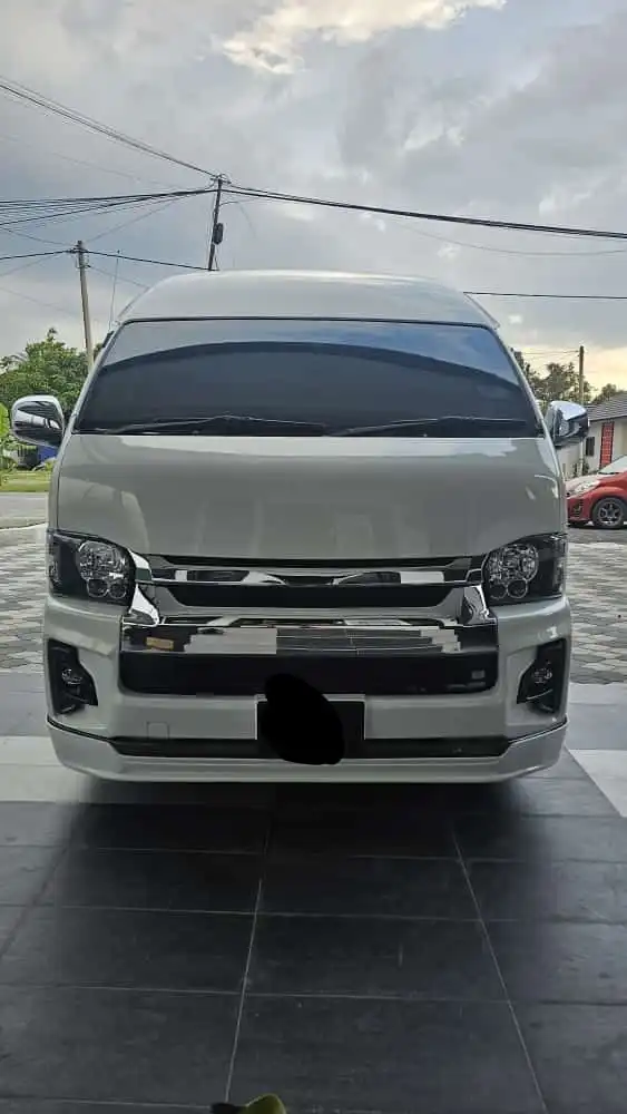 Super VVIP Van 12 Seat11