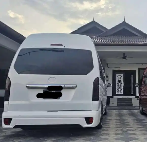 Super VVIP Van 12 Seat11