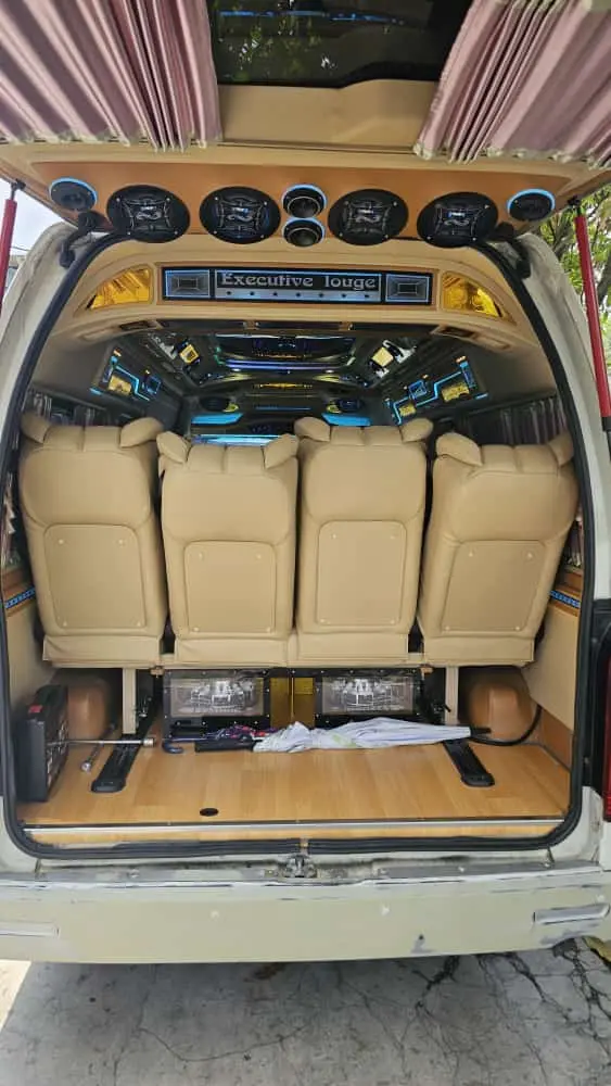 Super VVIP Van 12 Seat11