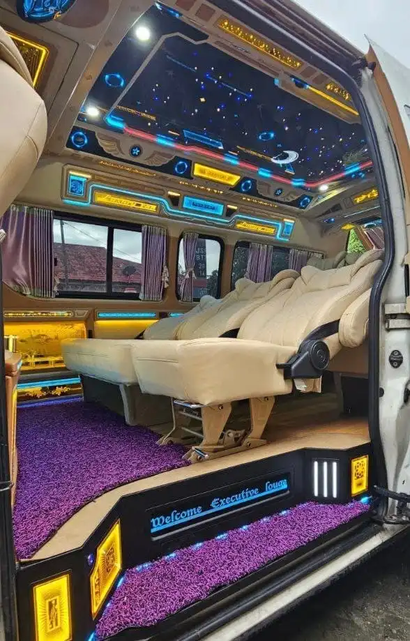 Super VVIP Van 12 Seat11