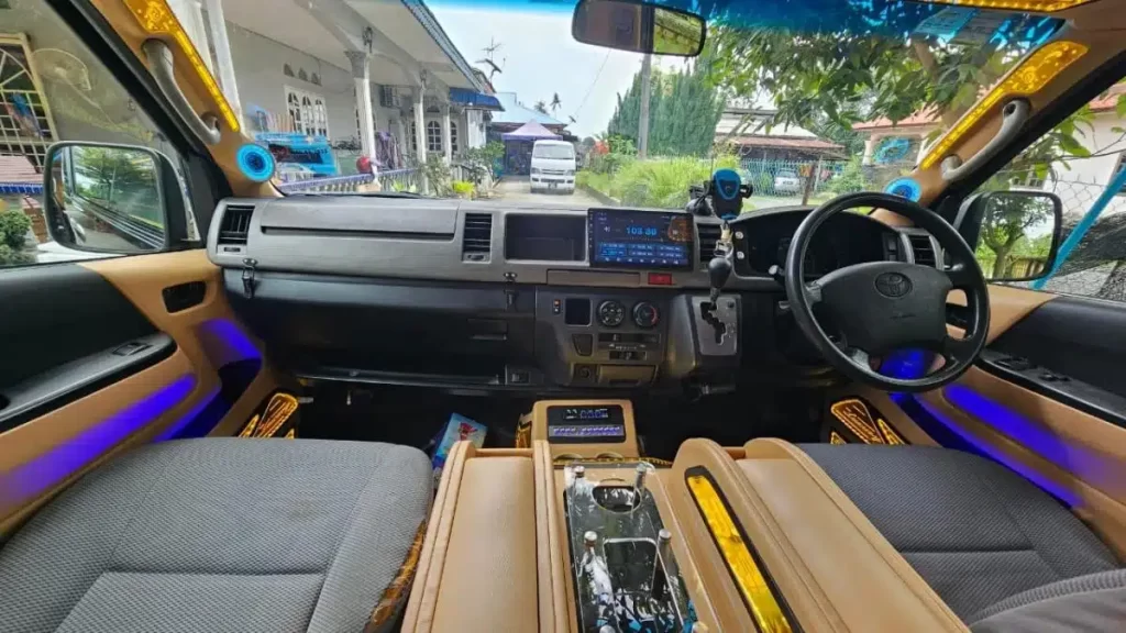 VIP Van 12 seat auto