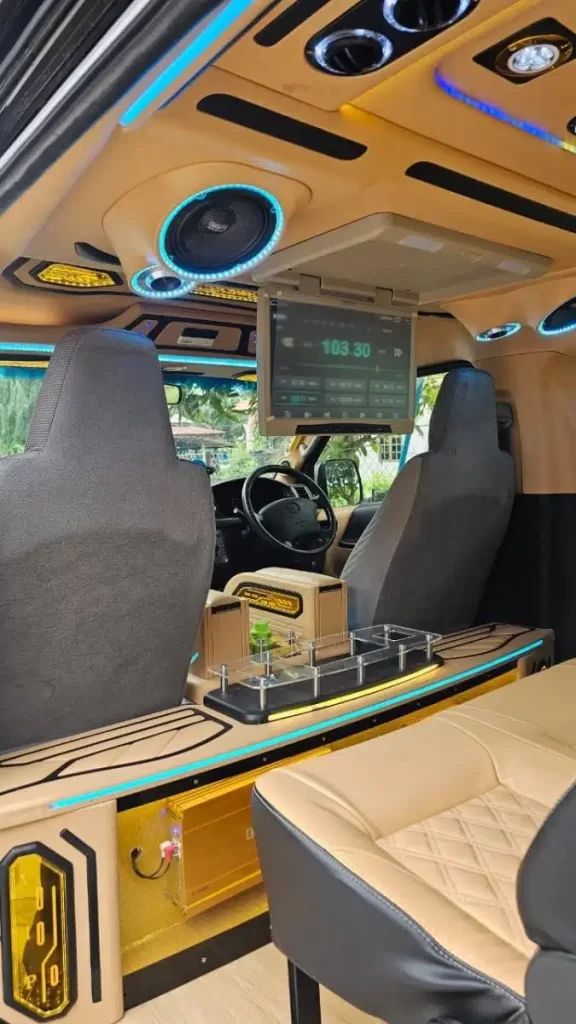 VIP Van 12 seat auto