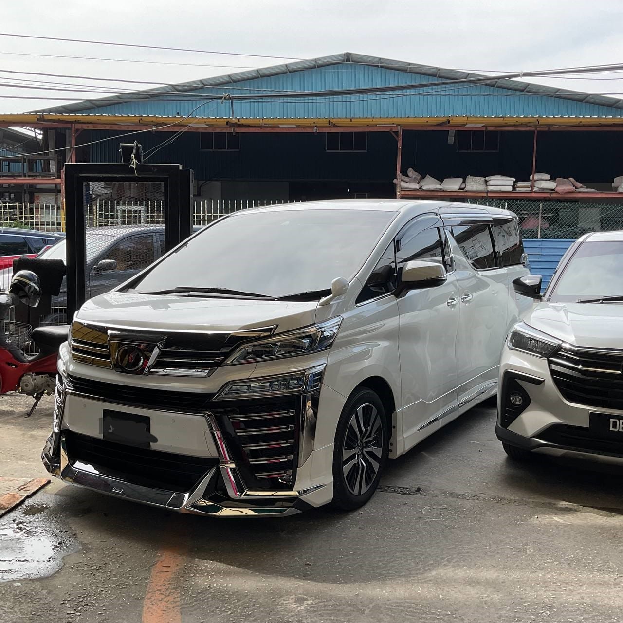 Vellfire ZG New Facelift White