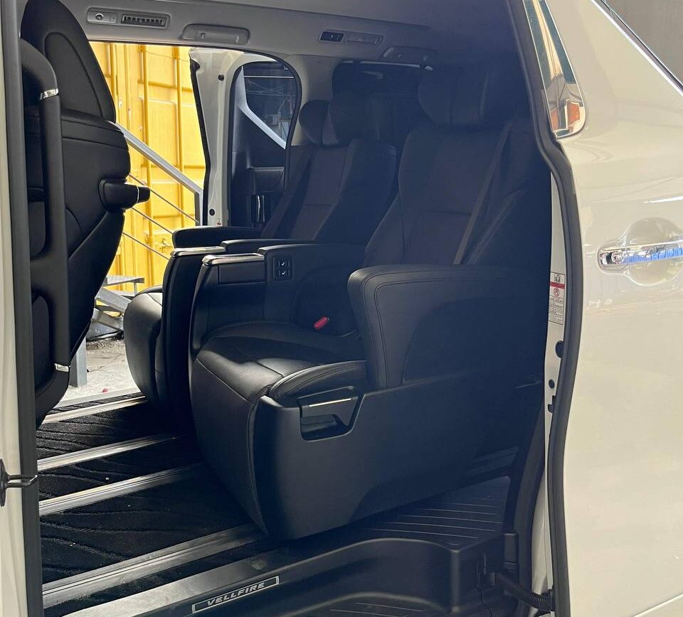 Vellfire ZG New Facelift White