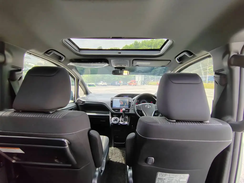 1Rent 7 Seater MPV - Noah12