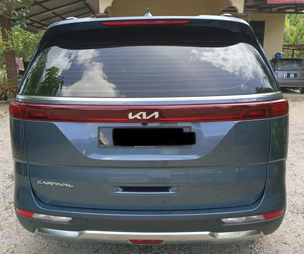 Kia Carnival For Rent