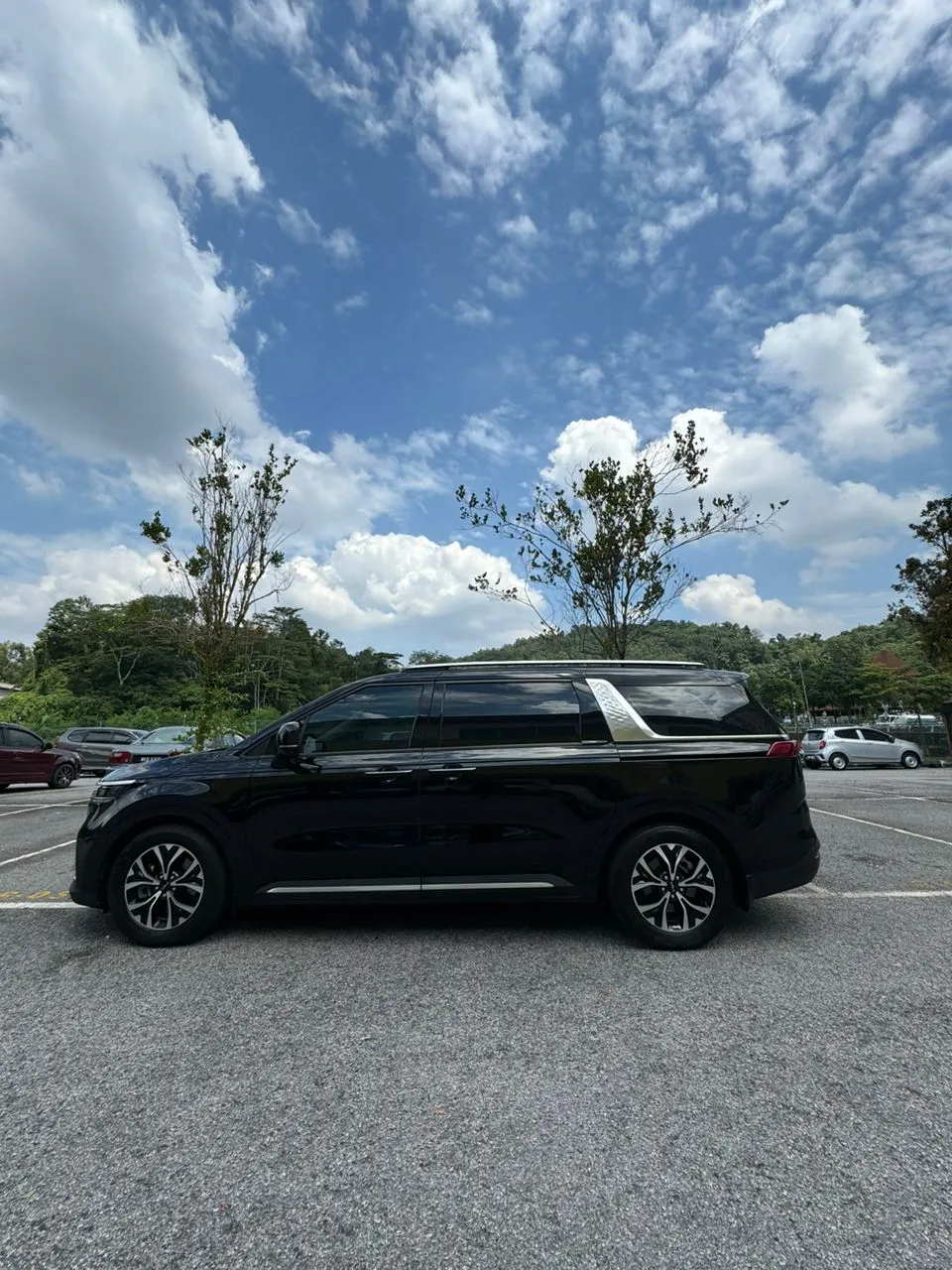 Kia Carnival For Rent