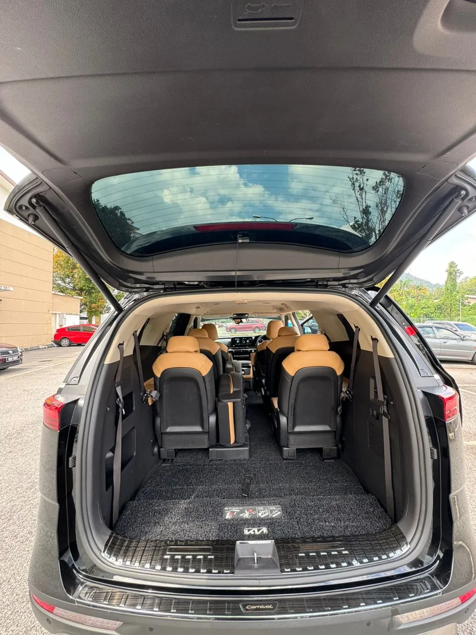 Kia Carnival For Rent