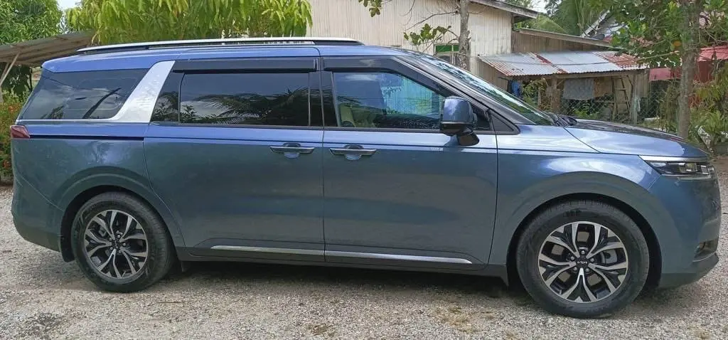 Kia Carnival For Rent