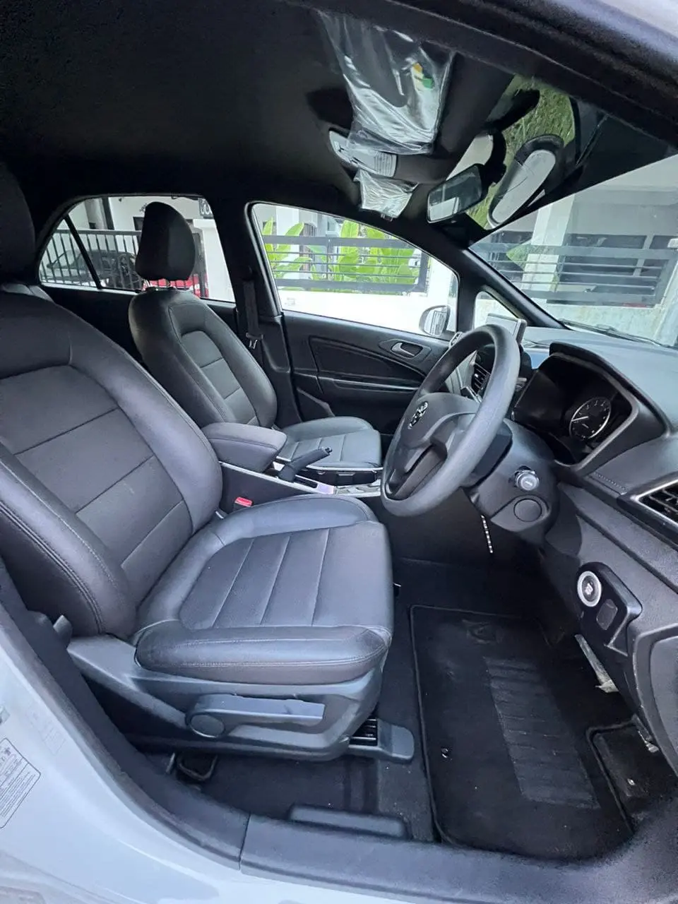 Rent Car Iriz Executive 5