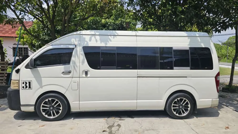 Super VVIP Van 12 Seat11