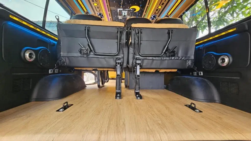 VIP Van 12 seat auto