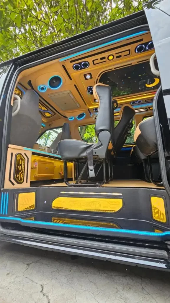 VIP Van 12 seat auto