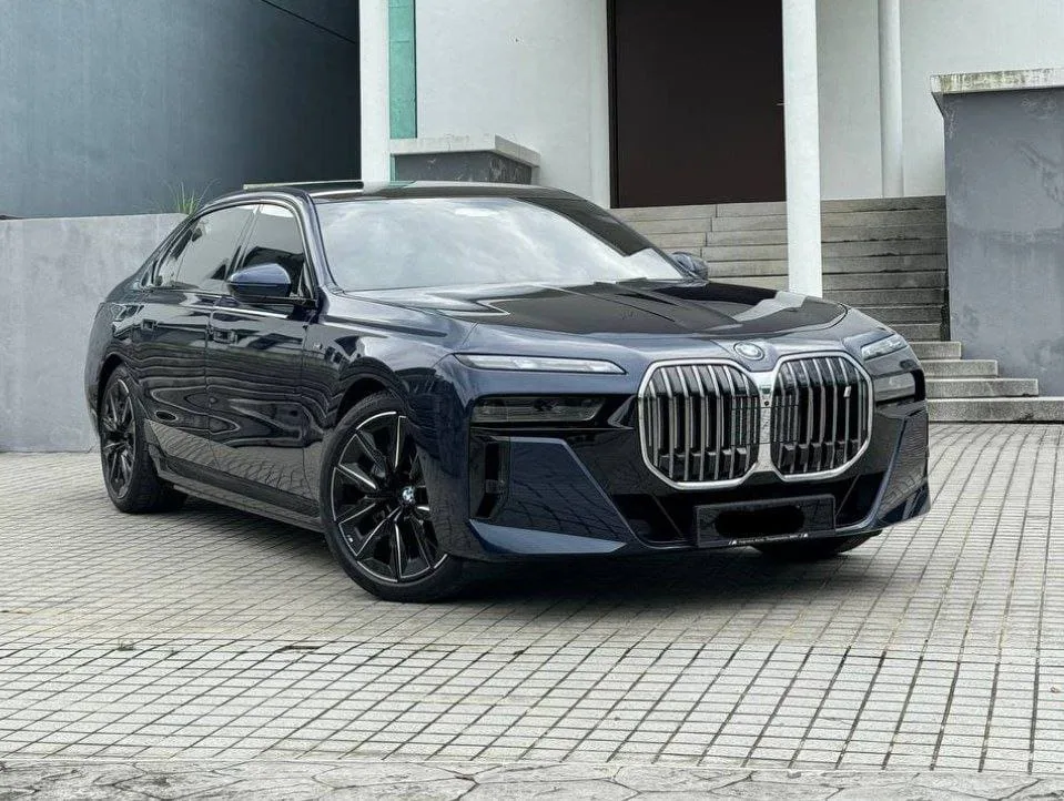 chauffeur service - BMWi7