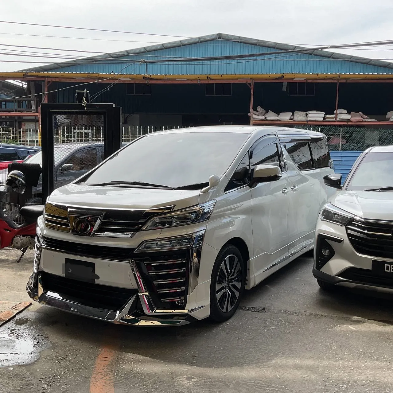 Vellfire ZG New Facelift White
