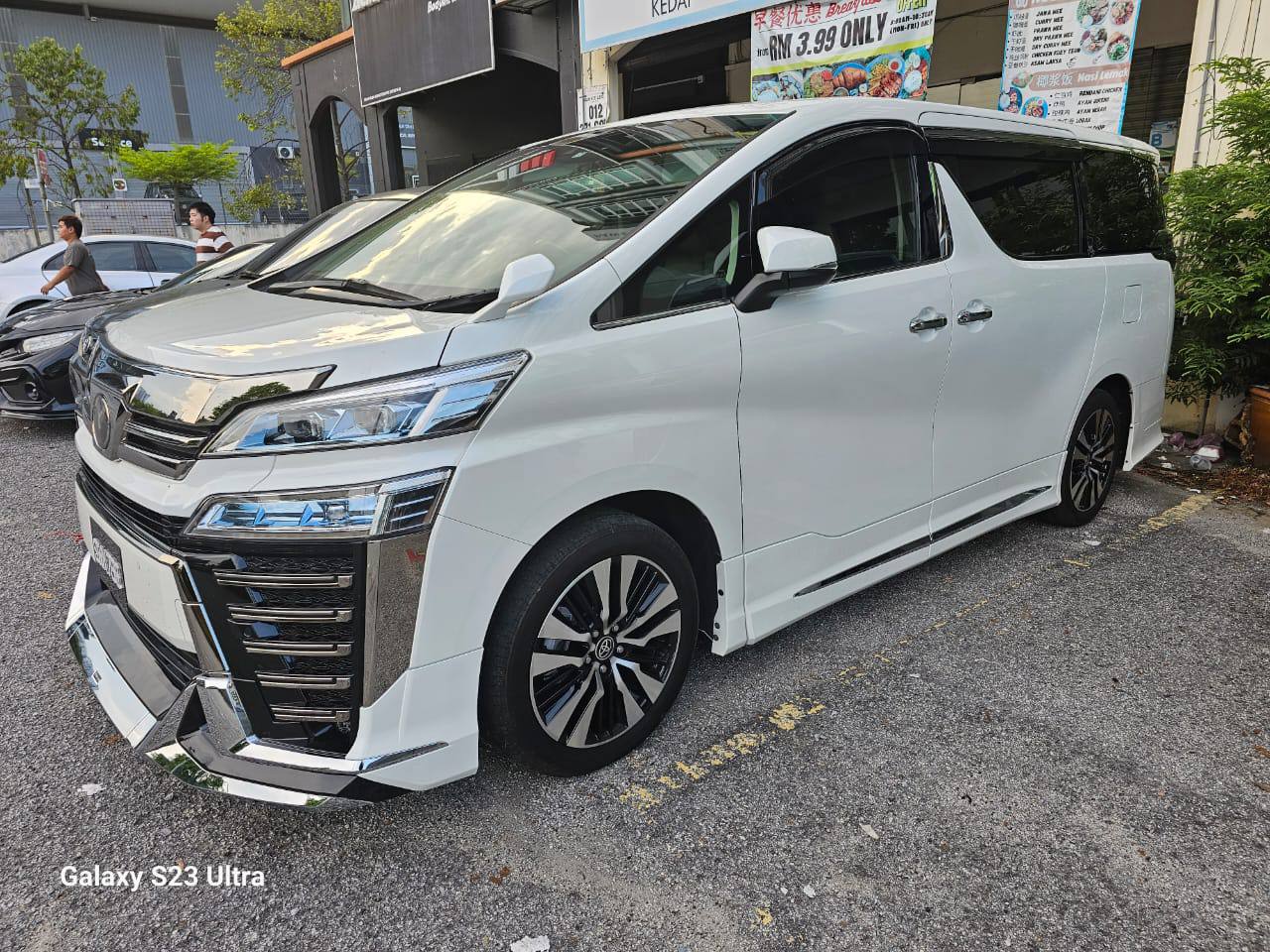 Vellfire ZG New Facelift White