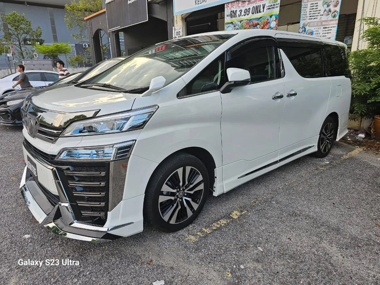 Vellfire ZG New Facelift White